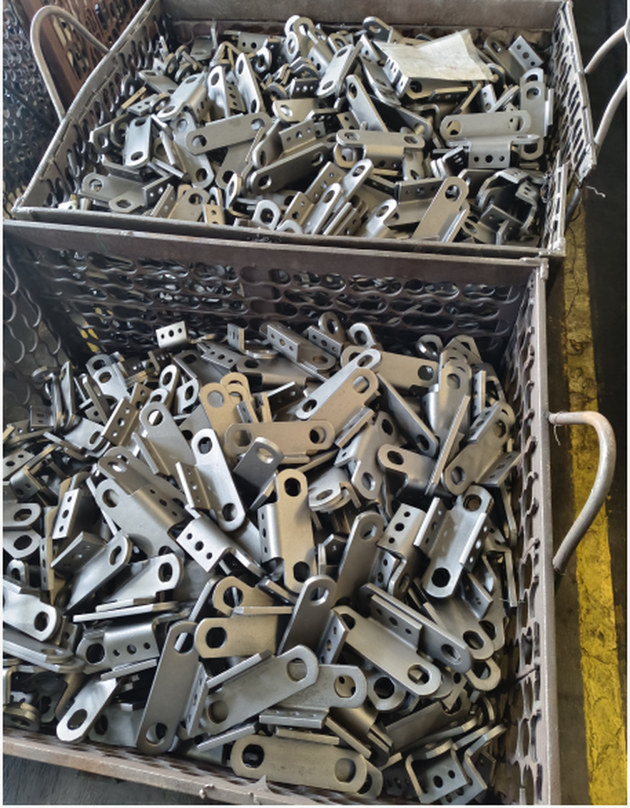 One Batch of Marsh Buggy Track Chains, Master Chains, Drive Chains was Supplied to Overseas. 